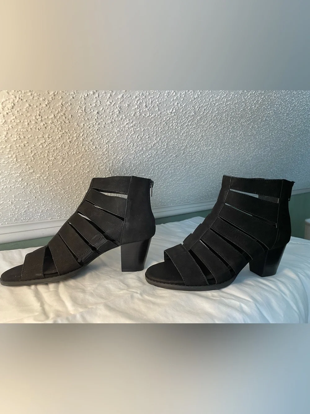 Vionic Harlow Black Leather Block Heel Sandals - Size 7.5
